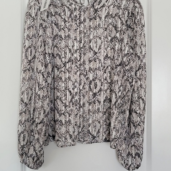 AQUA BY BLOOMINGDALE'S NUDE MULTICOLOR METALLIC BLOUSE Size M - Picture 8 of 12